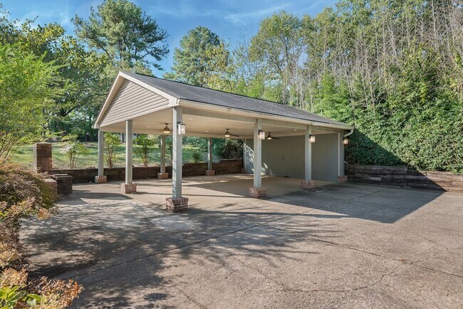 Building Photo - 584 Joyce Ln