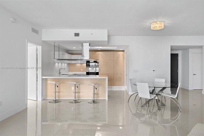Primary Photo - 17301 Biscayne Blvd