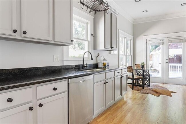 Building Photo - 428 S Howard St SE