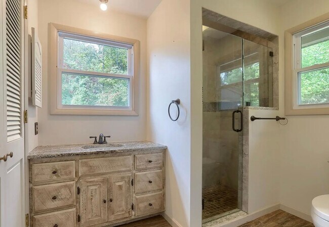 Building Photo - Secluded 3 Bedroom 4 Bath Home