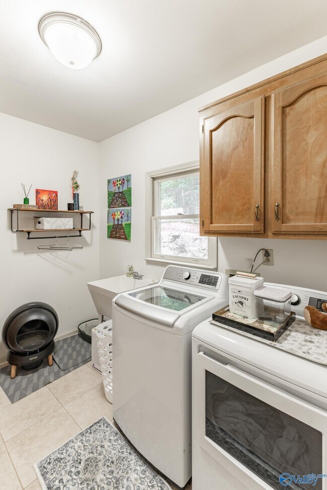 Building Photo - 15033 Greentree Trail SE