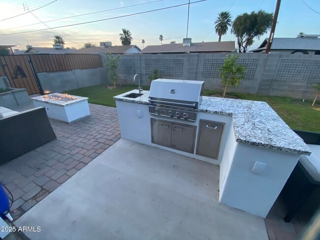 Building Photo - 8524 E Wilshire Dr