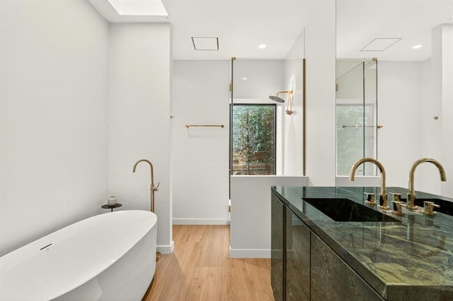 Building Photo - 509 E Mary St