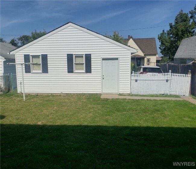 Building Photo - 2744 Woodlawn Ave