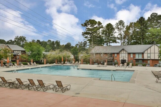 Building Photo - 6851 Roswell Rd