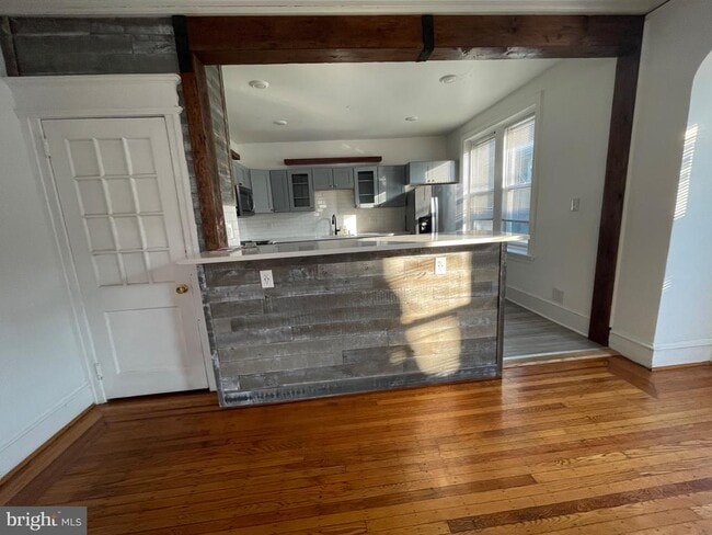 Building Photo - 114 Levering St
