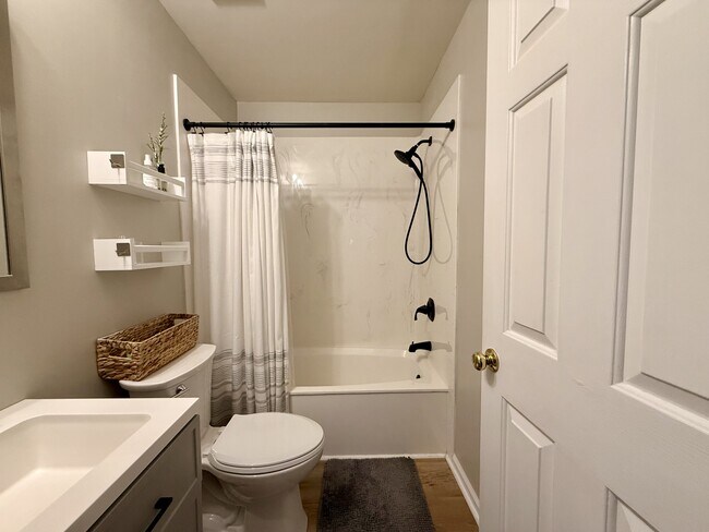 Building Photo - 1104 Harvester Cir