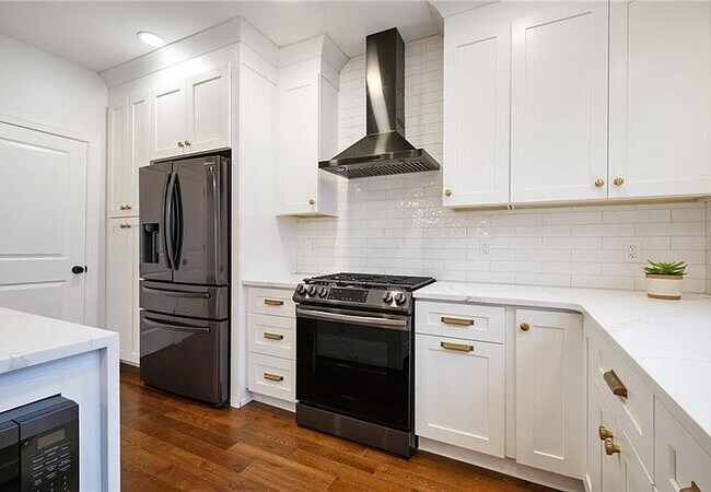 Building Photo - 6308 Saint Marie St