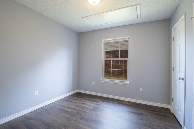 Building Photo - 4393 Wigwam Dr