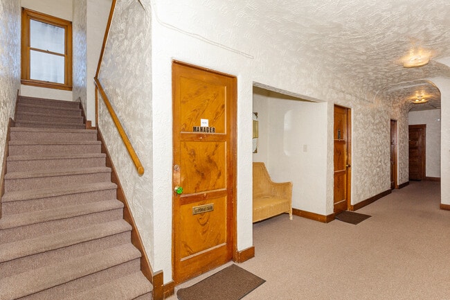 007_Stairway to 2nd Floor - Paramount of Prescott