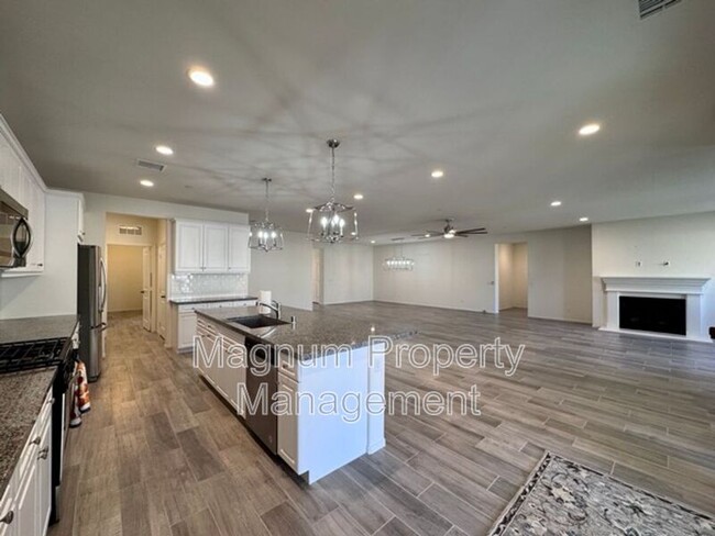 Building Photo - 34913 Limecrest Pl