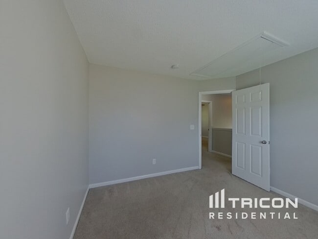 Building Photo - 5203 Holbert Cir