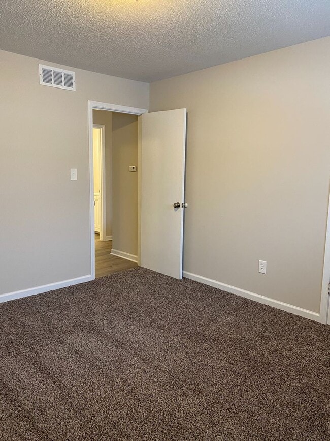 Building Photo - 4334 W Bethany Dr