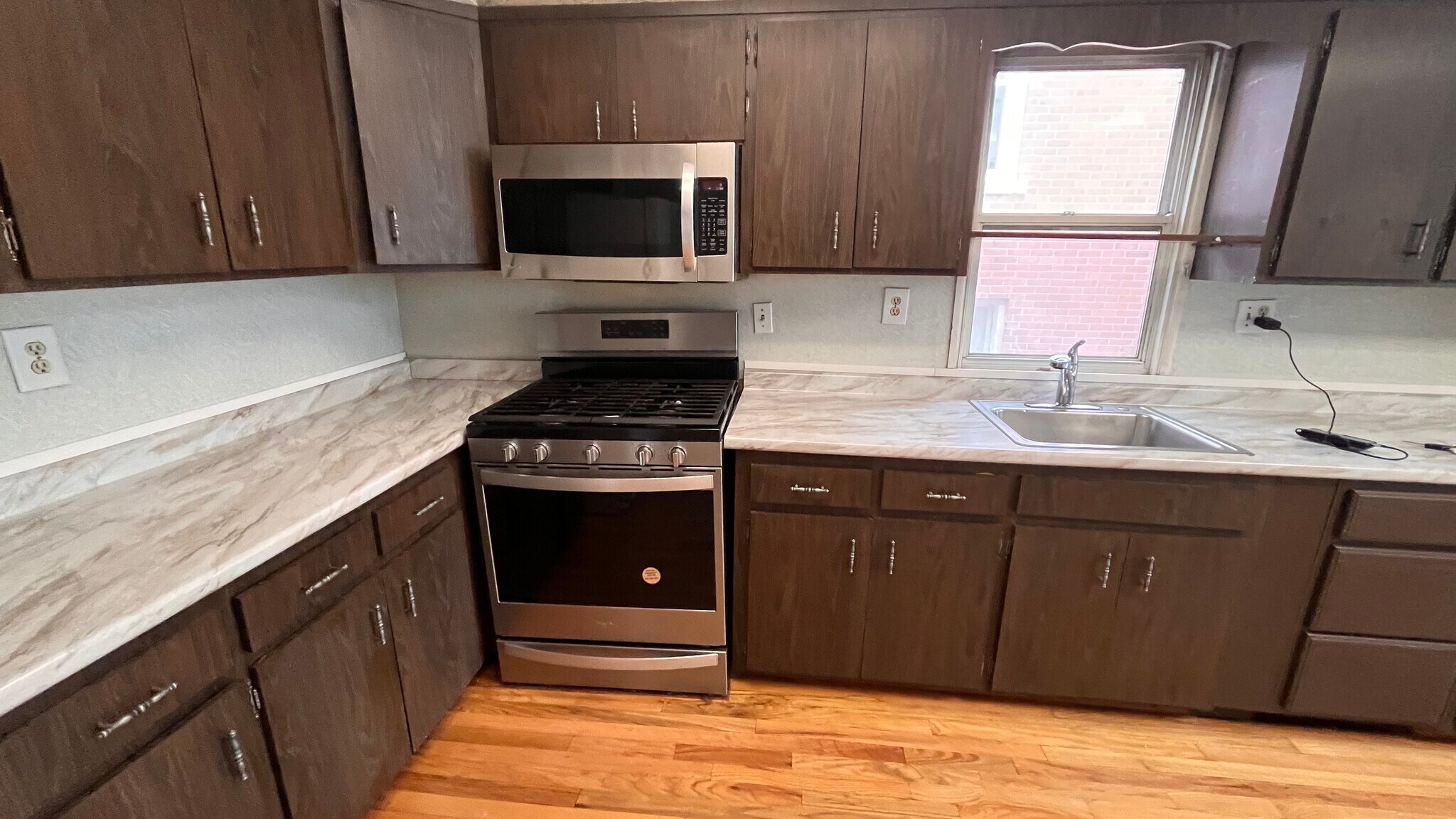 Building Photo - 5859 Hobart St