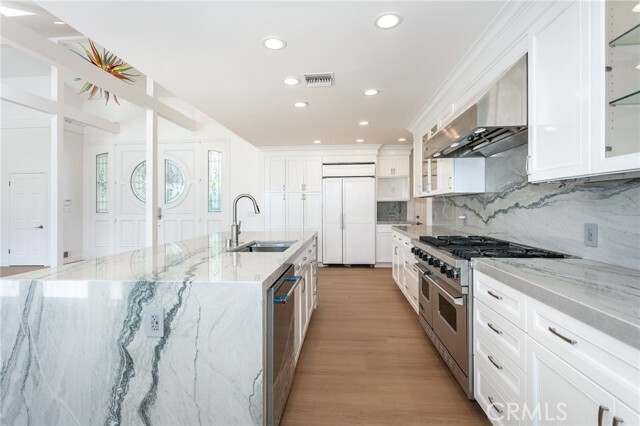 Building Photo - 16973 Strawberry Dr