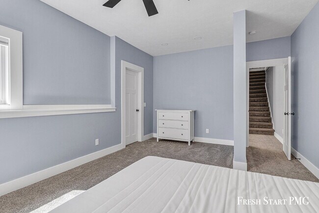 Building Photo - Spacious 6-Bedroom Retreat in Rockford with 3.5 Luxurious Baths