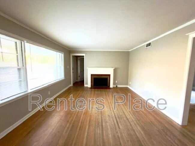 Building Photo - 3315 S Lewis Ave