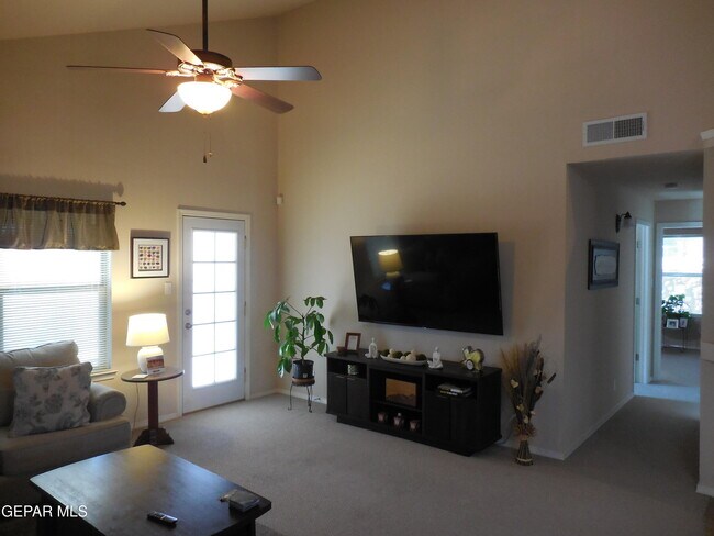 Building Photo - 12572 Paseo Lindo Dr