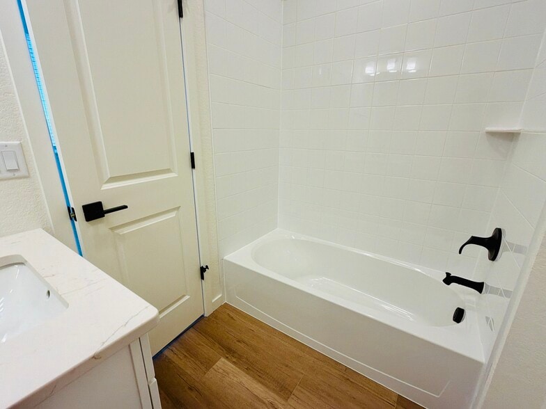 Building Photo - 7174 Clove Hitch Hts