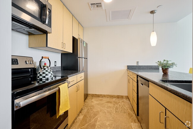 Interior Photo - Central Collegetown - College Townhouse