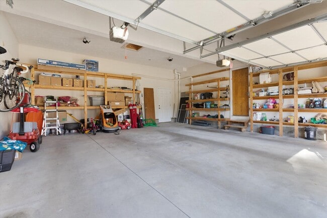 Building Photo - Home For Rent Bellevue.