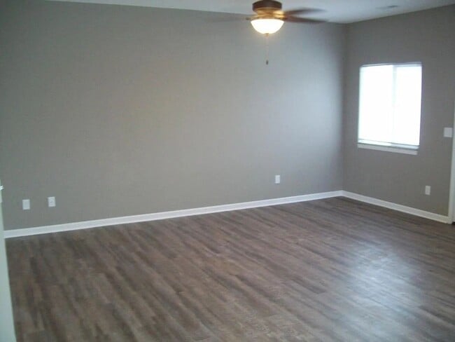 Building Photo - 2318 E Quivira St