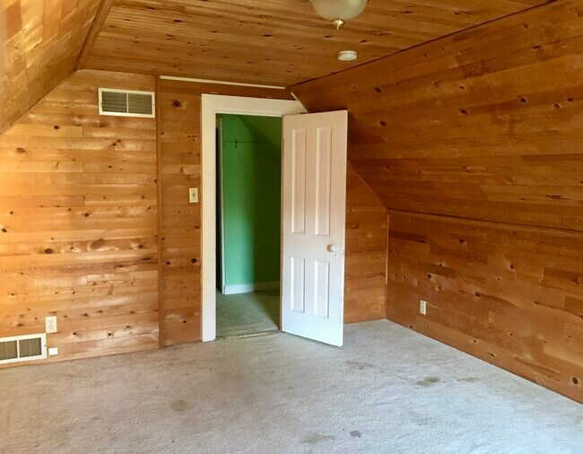 Bedroom #3 (upstairs) - 910 E Meinecke Ave