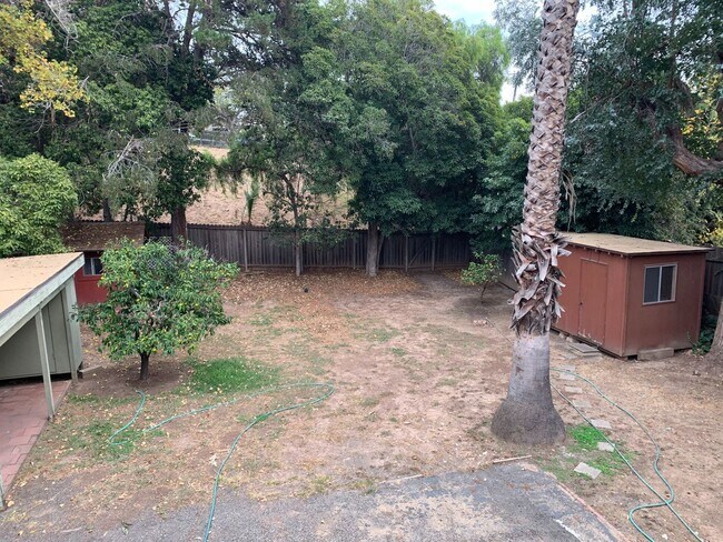 Building Photo - Great Location. 2 Bedroom Home