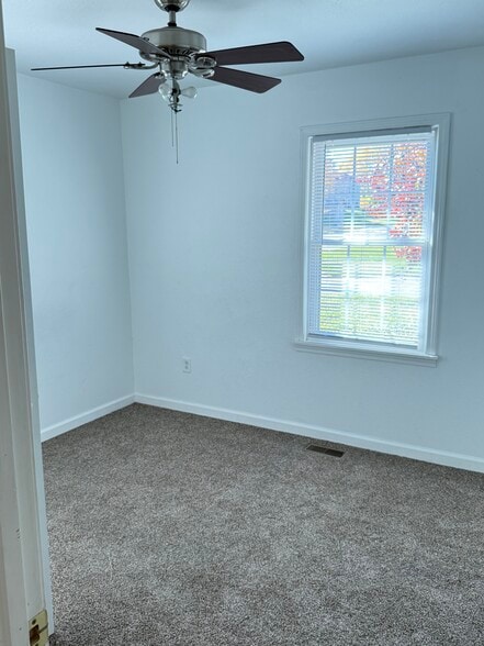 Building Photo - 805 4th St