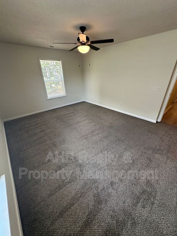 Building Photo - 3475 Forestdale Dr