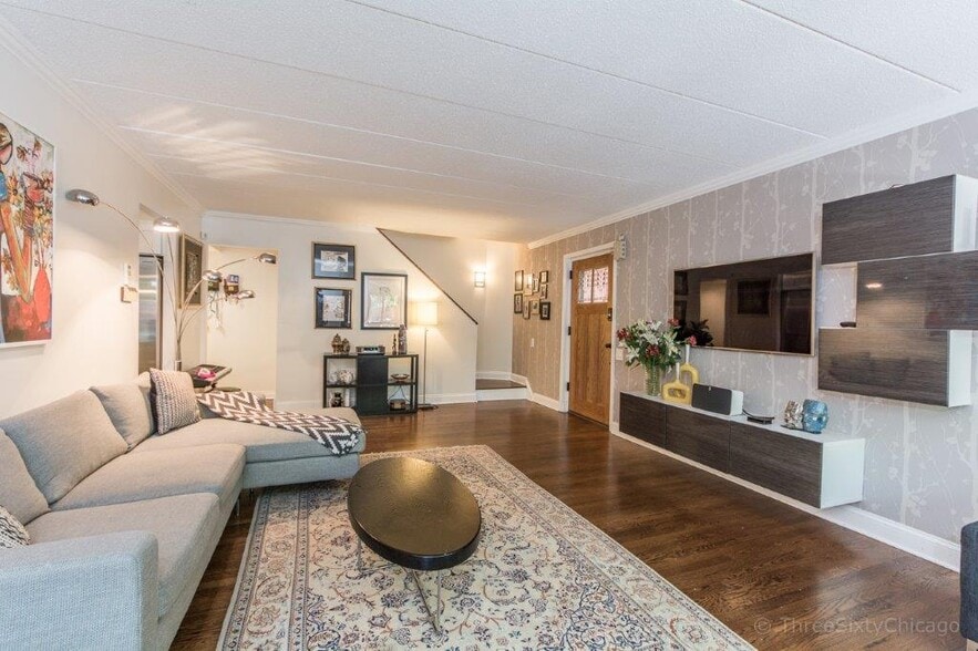 Building Photo - 1153 S Plymouth Ct