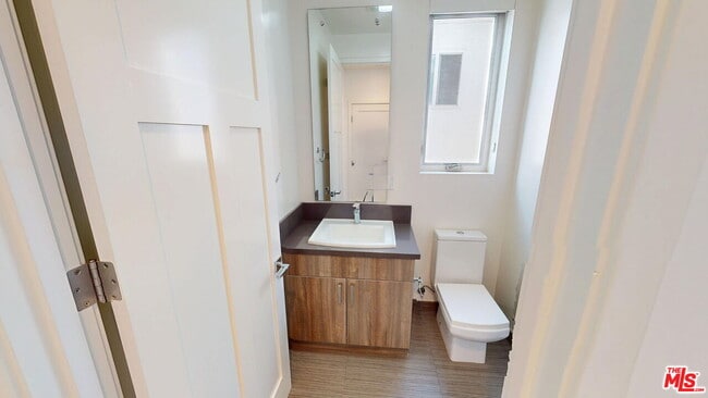 Building Photo - 1715 Armacost Ave