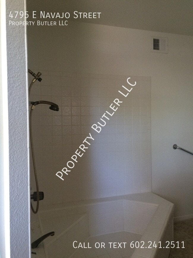 Building Photo - 4795 E Navajo St