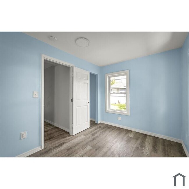 Building Photo - 260 Vernis Ave