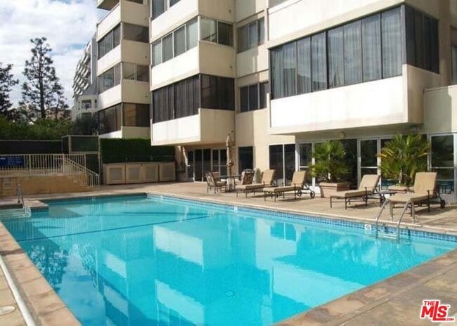 Building Photo - 865 Comstock Ave