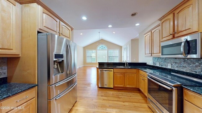 Building Photo - 3 Shenecossett Ln