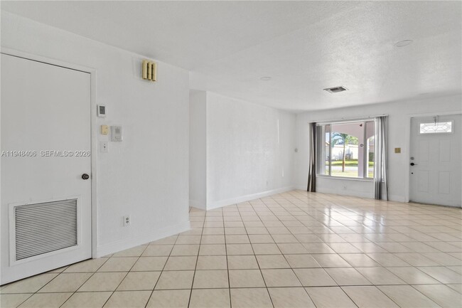 Building Photo - 3521 NW 18th Pl