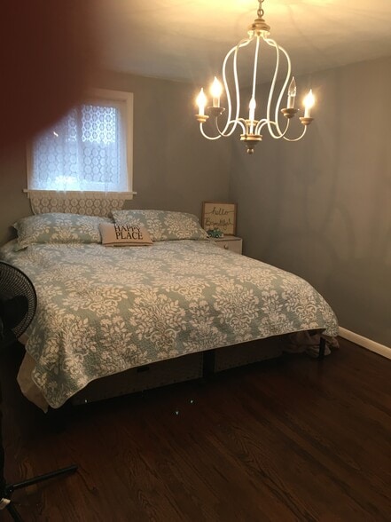 Building Photo - 440 Cole Rd