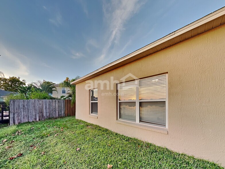 Building Photo - 4470 Waterside Pointe Cir