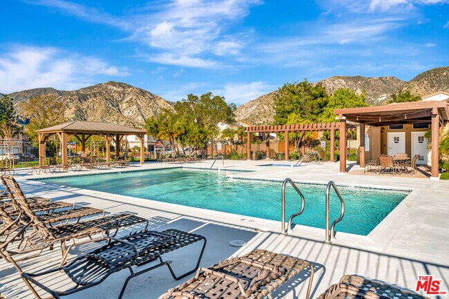 Building Photo - 12440 La Cresta Way