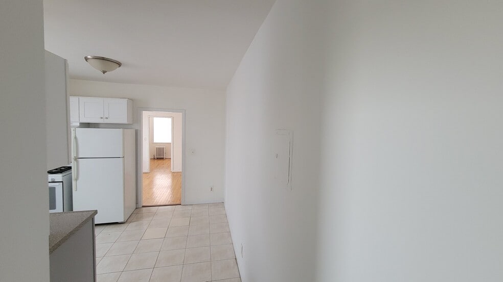 Building Photo - 31 67th St