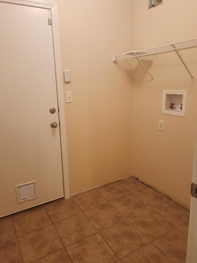 Building Photo - 6548 Ancients Rd NW