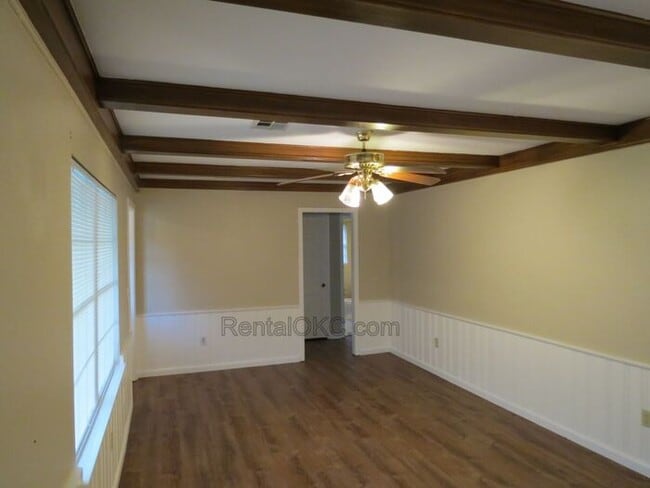 Building Photo - Charming home in The Village