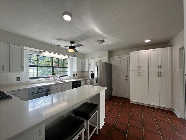 Building Photo - 3322 NW 39th Ter