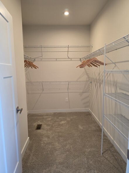 Building Photo - 28050 Purple Martin Cir
