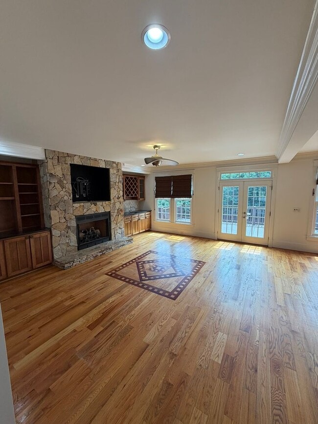 Building Photo - Spacious~Charming~Dilworth! 3800 SF 4 Beds 3.5 Baths