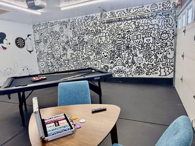 Building Photo - Freshly Renovated Home With Man Cave In Trenton OH