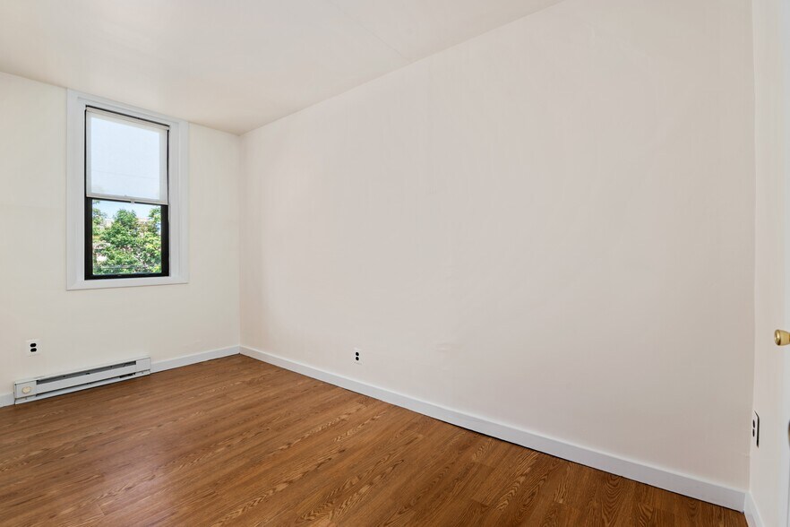 Building Photo - 9 Buswell St