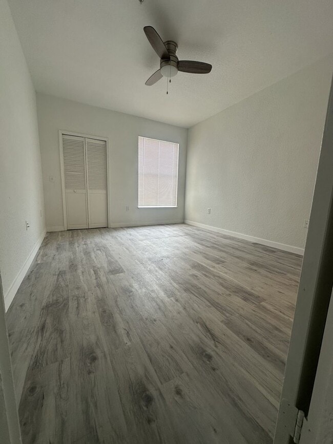 Building Photo - Beautifully Renovated 4 Bed / 2 Bath Condo in Visconti West Condominium- Water View