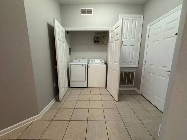 Building Photo - 3 Bedroom 2 Bath Condo In Ventura At Stone...